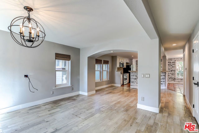 117 Navajo Lane, Topanga CA: https://media.crmls.org/mediaz/70931d6f-b684-444a-985c-c6b81f24d3c8.jpg