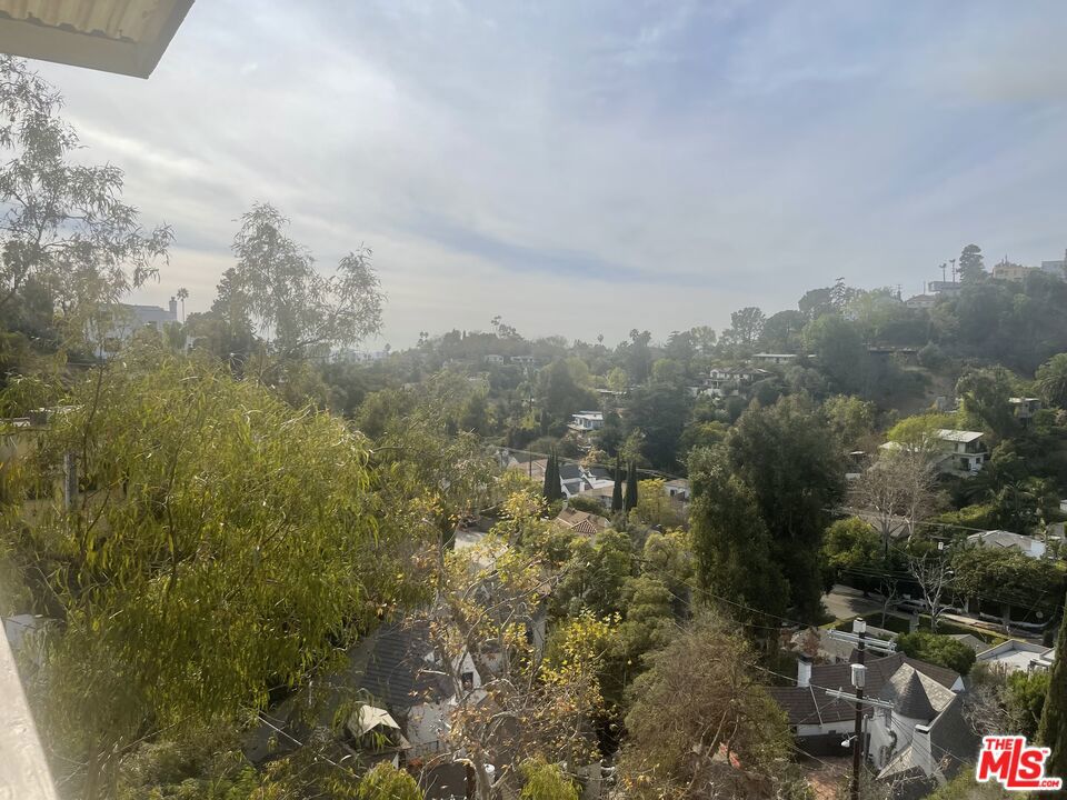 https://media.crmls.org/mediaz/70933245-69d3-485d-ad91-9202f67d4132.jpg?preset=X-Large