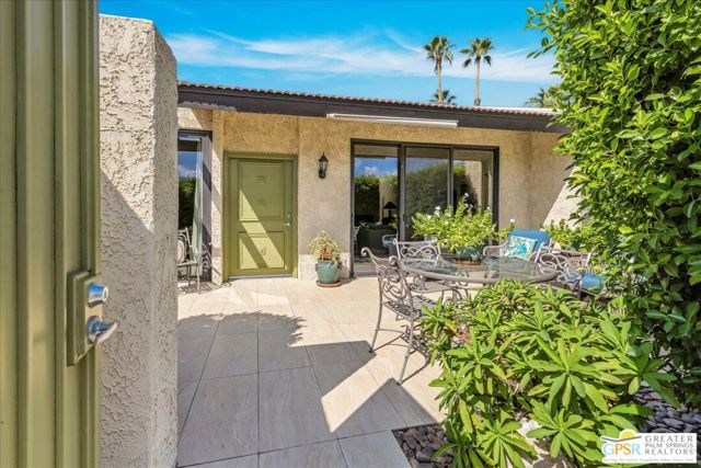 1254 E Andreas Road, Palm Springs CA: https://media.crmls.org/mediaz/7093f64f-7fe9-4f92-814e-2608203a4524.jpg