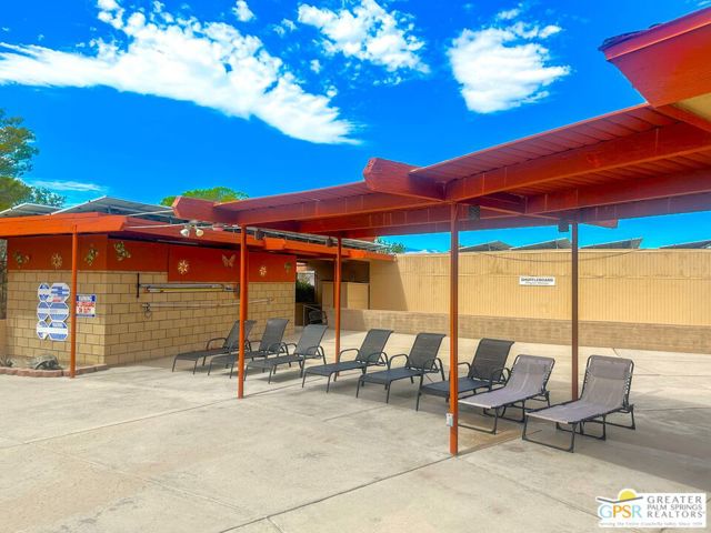 69490 Parkside Drive, Desert Hot Springs CA: https://media.crmls.org/mediaz/70941185-b8e9-43cb-bae6-5dde157cdf0d.jpg
