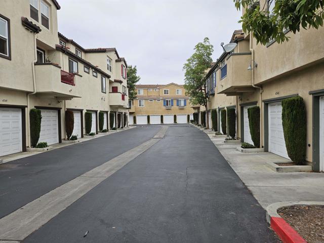 4558 Northern Moon Way, San Diego CA: https://media.crmls.org/mediaz/70941847-f27f-45b6-b812-3868285e4d4a.jpg