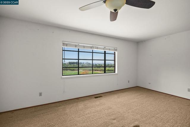 801 Laurel Ct, Rodeo CA: https://media.crmls.org/mediaz/70945e0f-b422-4b6e-98f1-3004fae24316.jpg