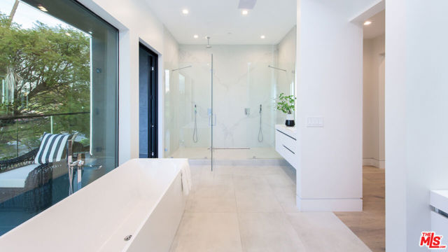12720 Montana Avenue, Los Angeles CA: https://media.crmls.org/mediaz/709516d1-0b6d-433e-9275-3b47c404b771.jpg