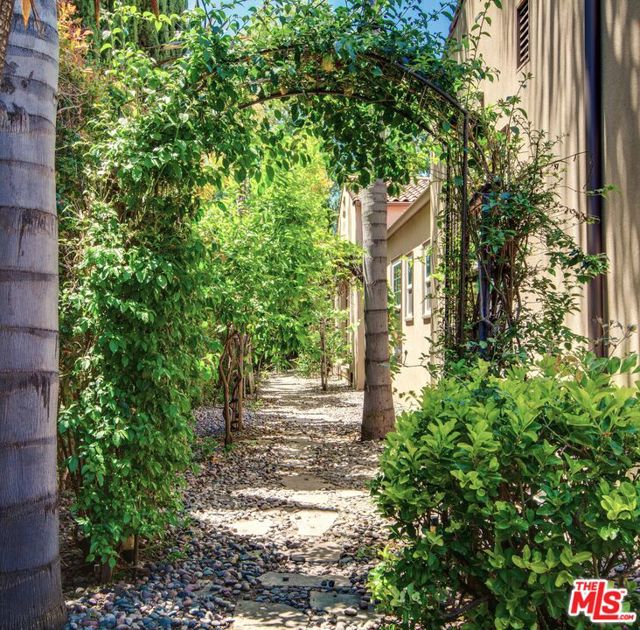 1900 N Serrano Avenue, Los Angeles CA: https://media.crmls.org/mediaz/70955499-093d-44f1-a40e-dc9be0c9258f.jpg