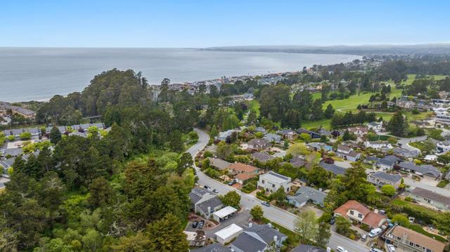 1435 Dolphin Drive, Aptos CA: https://media.crmls.org/mediaz/7095cbae-3855-4fb3-8742-ad7d15c39741.jpg