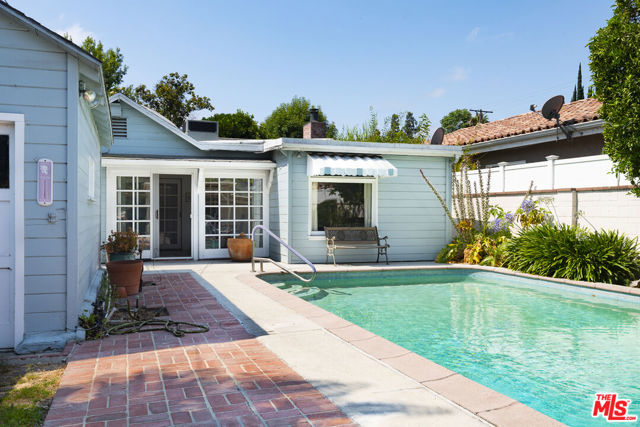 14755 Huston Street, Sherman Oaks CA: https://media.crmls.org/mediaz/709706bc-c17c-49e3-bec9-85fb38cc9c9d.jpg