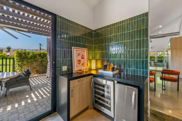 24 Calle Ardilla, Rancho Mirage CA: https://media.crmls.org/mediaz/70970dc0-de7d-46f7-a158-21573252767a.jpg