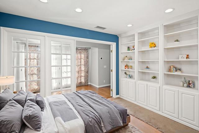 3733 La Cresta Dr, San Diego CA: https://media.crmls.org/mediaz/709747e2-01bc-4633-b899-255808988a73.jpg