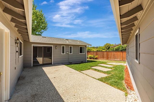 445 Marks Drive, Hollister CA: https://media.crmls.org/mediaz/7097907a-b596-498c-93fb-3389076feea9.jpg