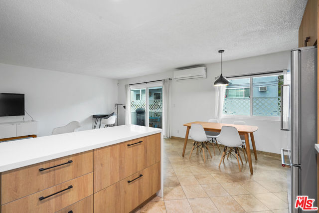 1045 S Bedford Street, Los Angeles CA: https://media.crmls.org/mediaz/709881db-593b-46c8-a3e0-710c26df6166.jpg