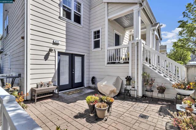 411 Summer Ln, Richmond CA: https://media.crmls.org/mediaz/7098a20a-b0f5-4d66-9120-b9ce0e75841c.jpg