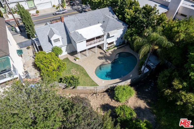 2427 Benedict Canyon Drive, Beverly Hills CA: https://media.crmls.org/mediaz/70996ca1-d4c0-4cad-a125-b7801fe3e325.jpg