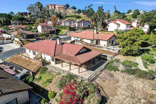 1412 Timber Gln, Escondido CA: https://media.crmls.org/mediaz/70997bd9-dc6d-41b7-b902-8c4c3c70d3ea.jpg