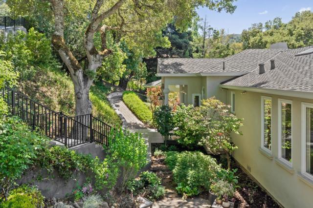 55 Vista Verde Way, Portola Valley CA: https://media.crmls.org/mediaz/7099ab95-a0c0-4284-acd9-5a11190aa07a.jpg