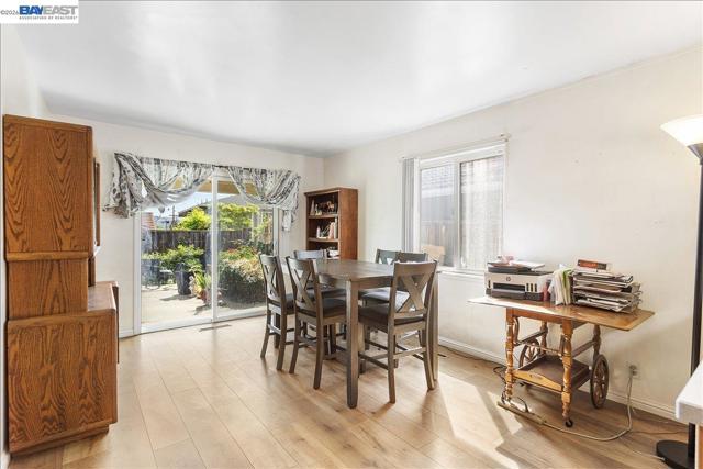 21330 Kahlert St, Castro Valley CA: https://media.crmls.org/mediaz/7099b01d-c1ab-4068-bb32-0f1c34af5b67.jpg