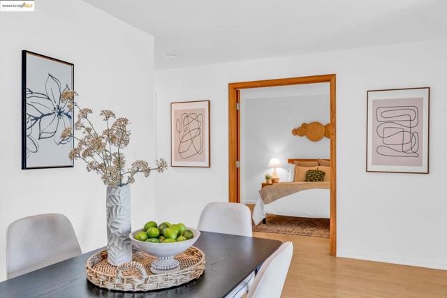 288 Whitmore St, Oakland CA: https://media.crmls.org/mediaz/709a21ef-7b5f-4763-b63a-d8af99124bcf.jpg