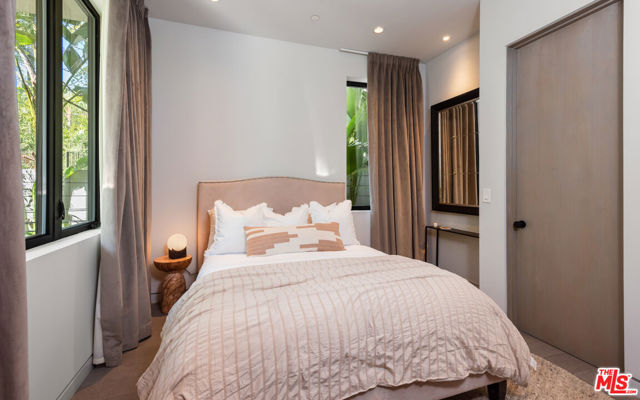 1724 N Sierra Bonita Avenue, Los Angeles CA: https://media.crmls.org/mediaz/709a21f6-edfa-4374-9621-0cd3bf9b3641.jpg