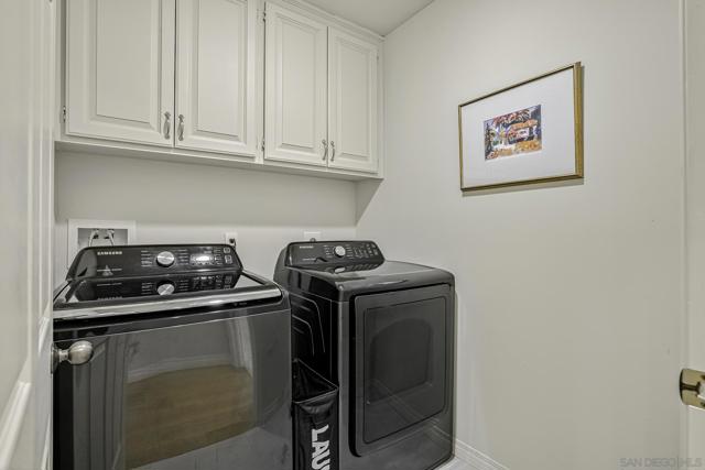 6375 Via Cabrera, La Jolla CA: https://media.crmls.org/mediaz/709a7e8a-4b96-432a-b263-af65e7c57e9f.jpg