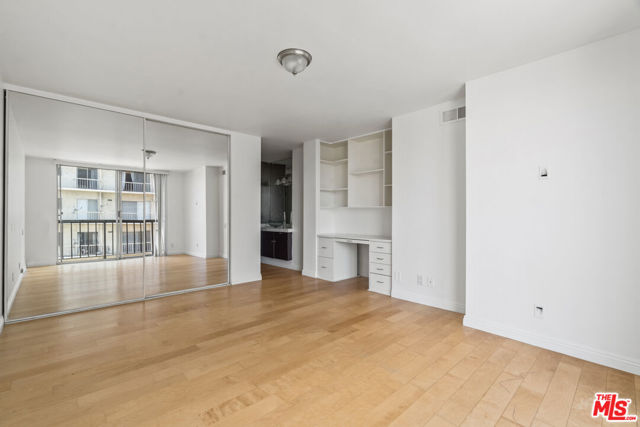 10747 Wilshire Boulevard, Los Angeles CA: https://media.crmls.org/mediaz/709a9338-35cd-4717-95df-22bc4d022e4f.jpg