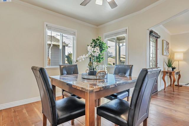10500 Byron Ave, Oakland CA: https://media.crmls.org/mediaz/709aa4af-91f1-4d2b-af01-17eed6e35688.jpg