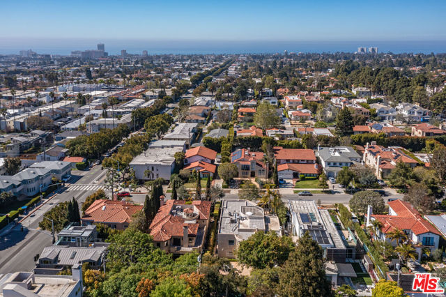 739 20th Street, Santa Monica CA: https://media.crmls.org/mediaz/709b39ad-2048-49b8-84c1-0abda4232b3e.jpg