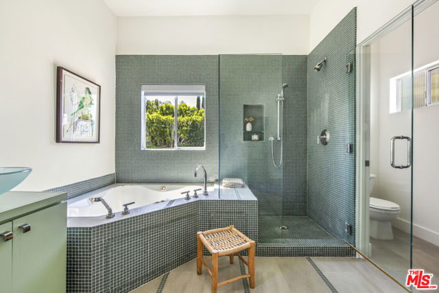 4947 Varna Avenue, Sherman Oaks CA: https://media.crmls.org/mediaz/709b9346-58be-41c5-ace3-611f70e53b14.jpg