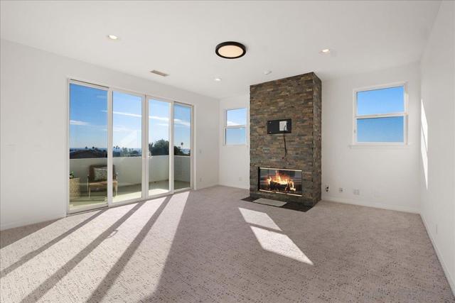 819 Van Nuys St, San Diego CA: https://media.crmls.org/mediaz/709b97be-ff33-4545-87be-ab290325b916.jpg