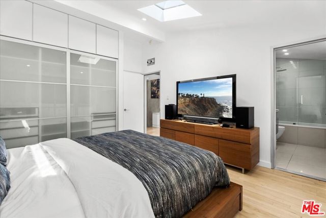 3567 Woodcliff Road, Sherman Oaks CA: https://media.crmls.org/mediaz/709ba263-2eba-4f81-b7c6-2858da72a597.jpg