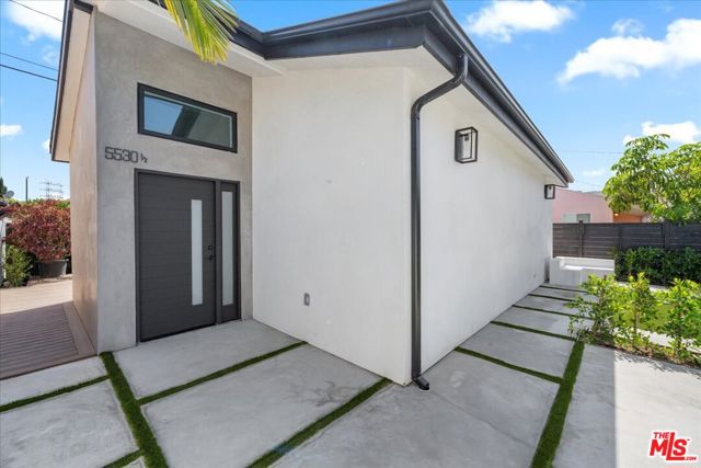 5530 Geer Avenue, Los Angeles CA: https://media.crmls.org/mediaz/709bd031-05de-48b3-945d-1ada002a0fb7.jpg