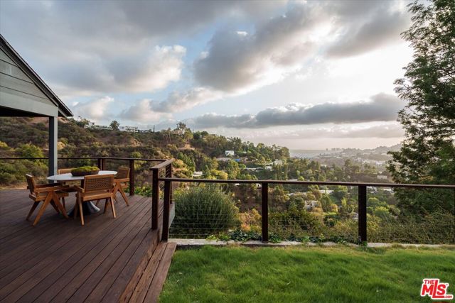 7420 Cervantes Place, Los Angeles CA: https://media.crmls.org/mediaz/709bddcf-5a45-4e24-a848-3bff181189c6.jpg