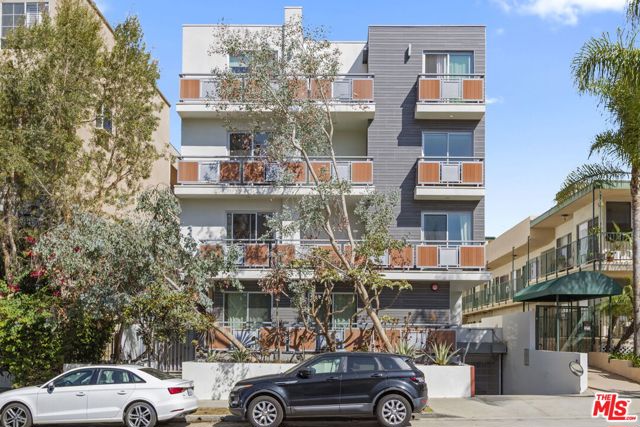 11715 Goshen Avenue, Los Angeles CA: https://media.crmls.org/mediaz/709c71fb-2ce7-468c-a801-d5722ca8ef12.jpg