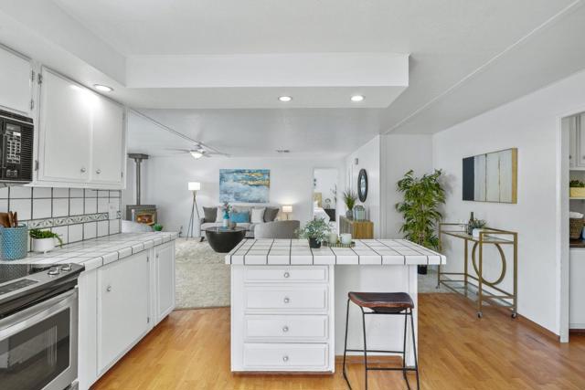 300 Plum Street, Capitola CA: https://media.crmls.org/mediaz/709c9e8b-1256-4a67-ac22-233e5652dc30.jpg