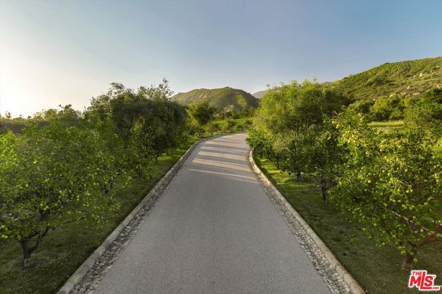 1915 Monte Alegre Drive, Carpinteria CA: https://media.crmls.org/mediaz/709cc0e1-43a3-43d8-a847-004c95739884.jpg