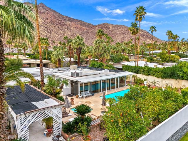 968 N Fairview Circle, Palm Springs CA: https://media.crmls.org/mediaz/709d3ad3-4efe-4bd6-822f-52ef9da5ab29.jpg