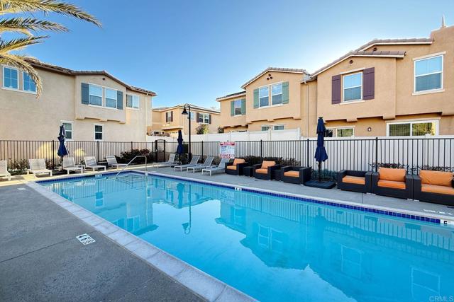 Detail Gallery Image 3 of 34 For 1374 Palo Verde Way, Vista,  CA 92083 - 3 Beds | 2/1 Baths