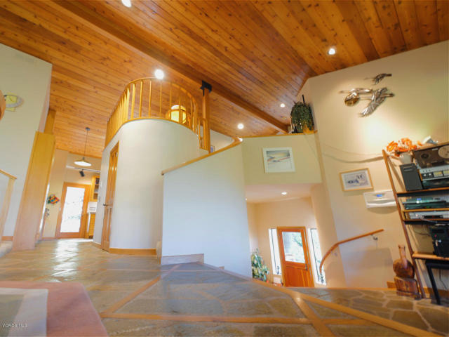 2442 Valley Meadow Drive, Oak View CA: https://media.crmls.org/mediaz/709d9a8b-61f2-4cba-a676-b74db07df4ed.jpg
