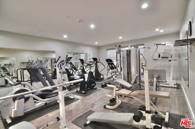 5703 Laurel Canyon Boulevard, Valley Village CA: https://media.crmls.org/mediaz/709d9fab-3a66-48ed-a120-13be37191a36.jpg