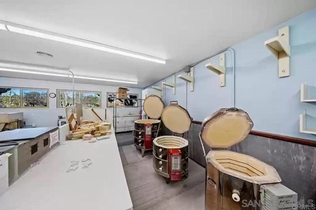 16555 Caminito Vecinos, San Diego CA: https://media.crmls.org/mediaz/709de8c5-58e5-4536-a8ee-6c7b85c1e408.jpg