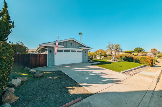 16482 Roca Dr, San Diego CA: https://media.crmls.org/mediaz/709e26de-2c24-4ba9-a86e-31ace334b612.jpg