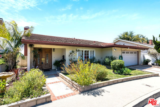 2223 Mcrae Drive, San Pedro CA: https://media.crmls.org/mediaz/709e43e9-9a0b-4e59-b043-cf3ef174fd38.jpg