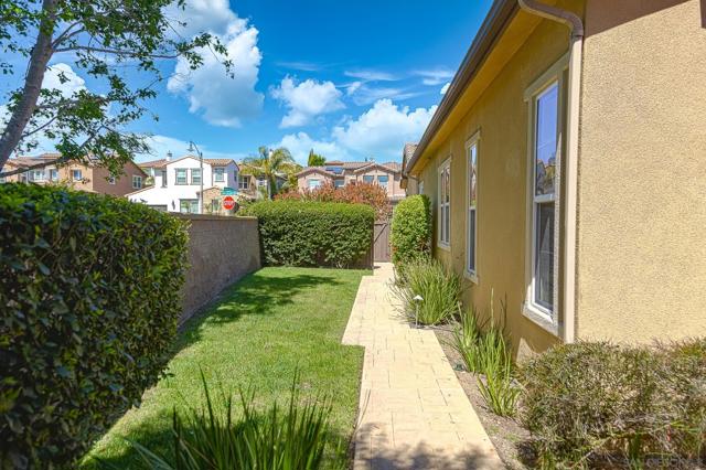 7152 Sitio Corazon, Carlsbad CA: https://media.crmls.org/mediaz/709e898b-d822-4800-a165-afa32090fc6f.jpg