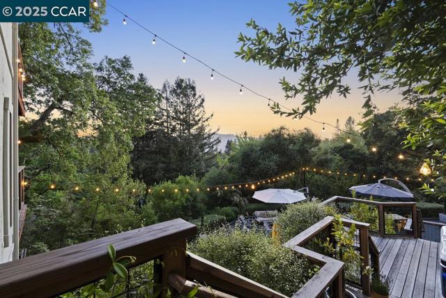 46 E Altarinda, Orinda CA: https://media.crmls.org/mediaz/709e9ba2-15e4-4e50-bcc8-897b7829e786.jpg