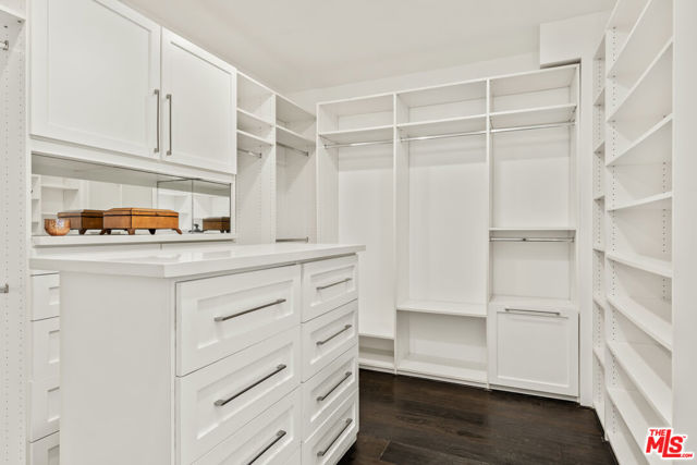 3159 Thatcher Avenue, Marina del Rey CA: https://media.crmls.org/mediaz/709ed58e-3e56-47e7-a47c-c4af21aee6ce.jpg