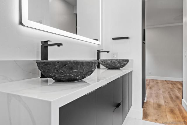3160 Goldfinch St, San Diego CA: https://media.crmls.org/mediaz/709ef2b7-303f-4d4b-9159-37b50308a079.jpg