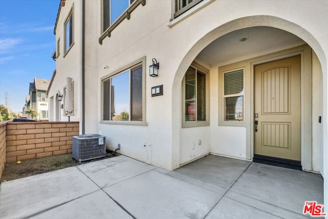 4102 S Limecrest Paseo, Ontario CA: https://media.crmls.org/mediaz/709f39dd-4b41-483e-928e-7bea171a04c7.jpg
