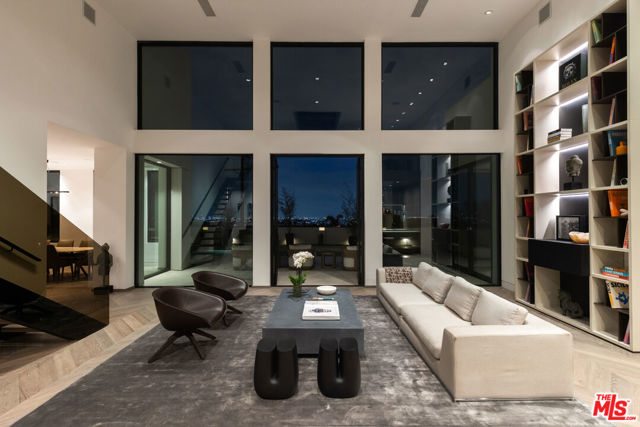 9405 Sierra Mar Place, Los Angeles CA: https://media.crmls.org/mediaz/709f5e47-58dd-4c7d-bcbb-7352ae70d75e.jpg