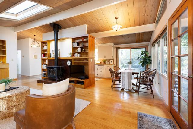 951 Jenny Way, Felton CA: https://media.crmls.org/mediaz/709fa563-fa48-454a-8835-6e44390bed89.jpg