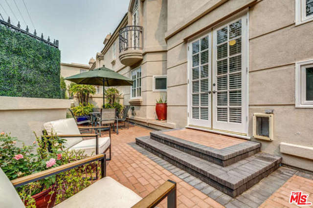 9001 Dayton Way, Beverly Hills, California 90211, 3 Bedrooms Bedrooms, ,2 BathroomsBathrooms,Condominium,For Sale,Dayton,20633272