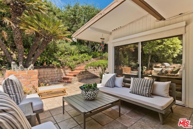 251 Ashdale Avenue, Los Angeles CA: https://media.crmls.org/mediaz/70a03648-50d1-4688-9048-ab1250f17b69.jpg