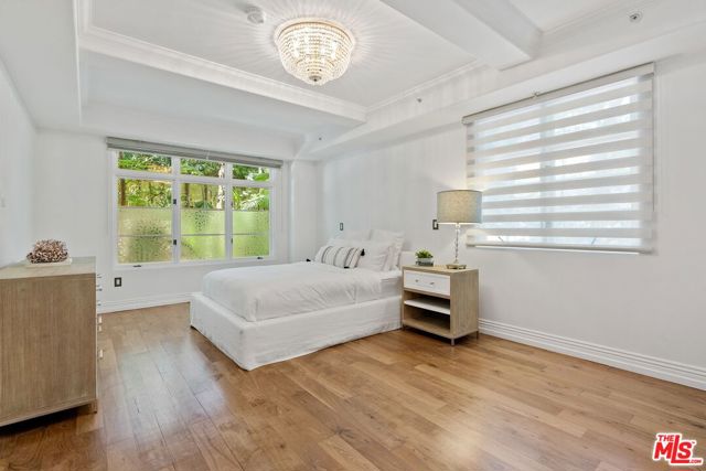 10795 Wilshire Boulevard, Los Angeles CA: https://media.crmls.org/mediaz/70a059ba-48e2-49d3-933c-ad92d065f221.jpg